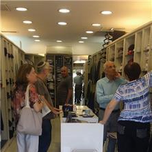 הצצה לתוך חנות דרך המשי בכפר סבא חנות לאופנת גברים בכפר סבא - דרך המשי