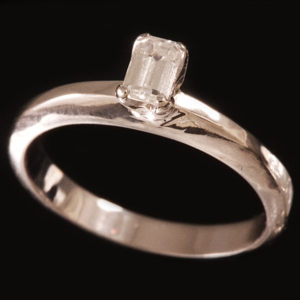 טבעת אירוסין יהלום מלבני
