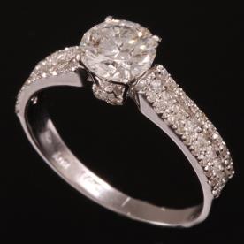 טבעת אירוסין יהלומים קטנים