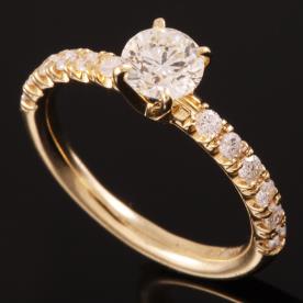 טבעת אירוסין זהב צהוב ויהלומים