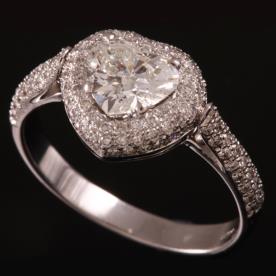 טבעת אירוסין יהלום לב זהב לבן