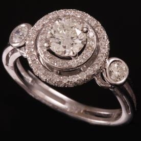 טבעת אירוסין בדוגמת עיגולים