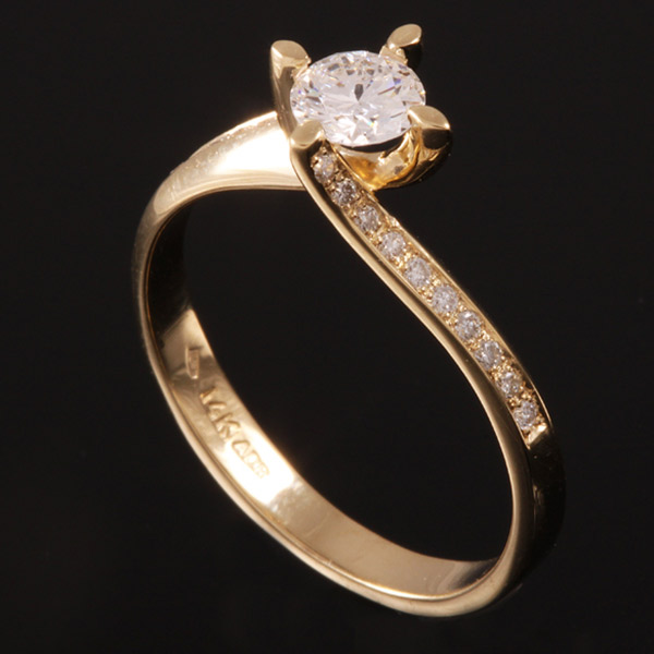 טבעת אירוסין מפותלת זהב צהוב