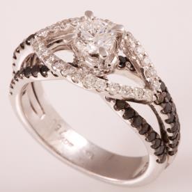טבעת אירוסין יהלום לבן ושחור 