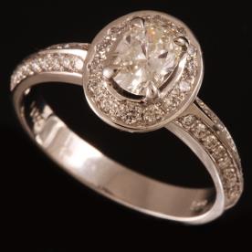 טבעת אירוסין יהלום אליפטי