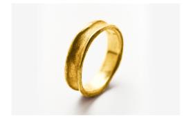 טבעת נישואין צרה שוליים בולטים