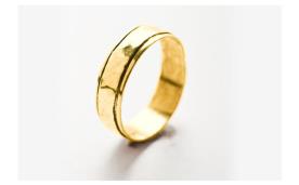 טבעת נישואין סימטרית עדינה