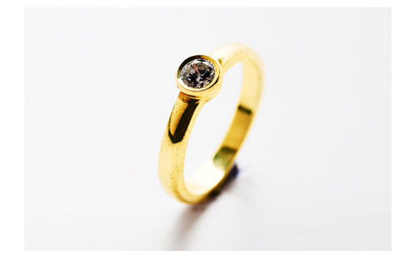 טבעת זהב צהוב משובצת יהלום 