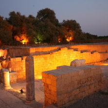 כניסת חצר האולם שקיעה כניסת חצר האולם שקיעה