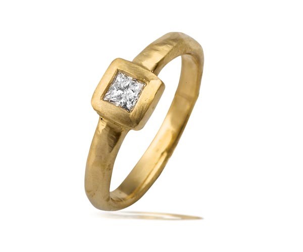 טבעת אירוסין זהב צהוב מרובע