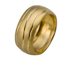 טבעת נישואין ריקוע גלי בזהב צהוב