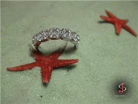 טבעת אלמוג משובצת יהלומים 2