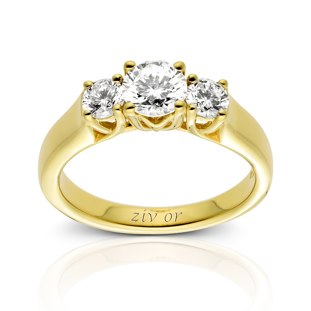 טבעת רחבה עם שלושה יהלומים