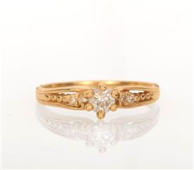 טבעת זהב בהשראת וינטג' עם יהלום מרכזי