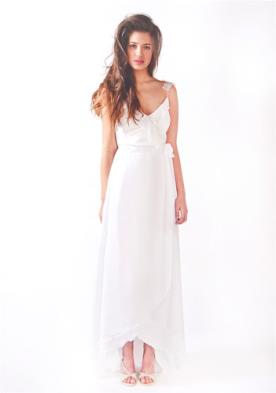 שמלת כלה לבנה אסימטרית