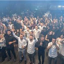 כל האורחים על הרגליים באירוע של ארטיסטה דיג'יי מומלץ לחתונה - ארטיסטה החברה למוסיקה
