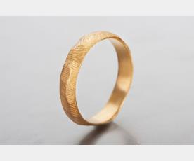טבעת נישואין מעוטרת לחתן