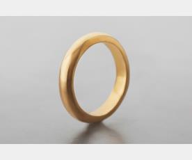 טבעת נישואין זהובה לגבר