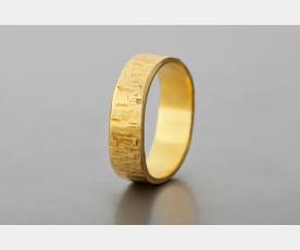 טבעת נישואין בעיצוב ייחודי לגבר