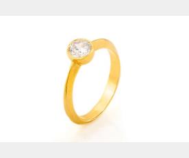 יהלום משובץ בטבעת אירוסין