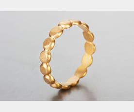 טבעת נישואין מזהב מורכבת עיגולים