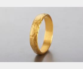 טבעת נישואין מעודנת לכלה