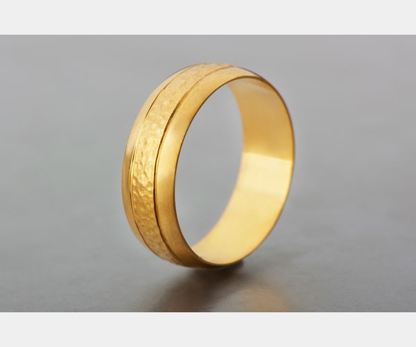 טבעת נישואין לכלה עשויה זהב
