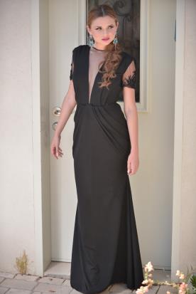 שמלת ערב שחורה עם שרוולים