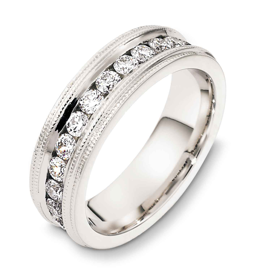 טבעת נישואין רחבה עם יהלומים