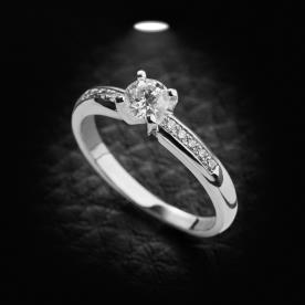 טבעת אירוסין עדינה יהלום עגול