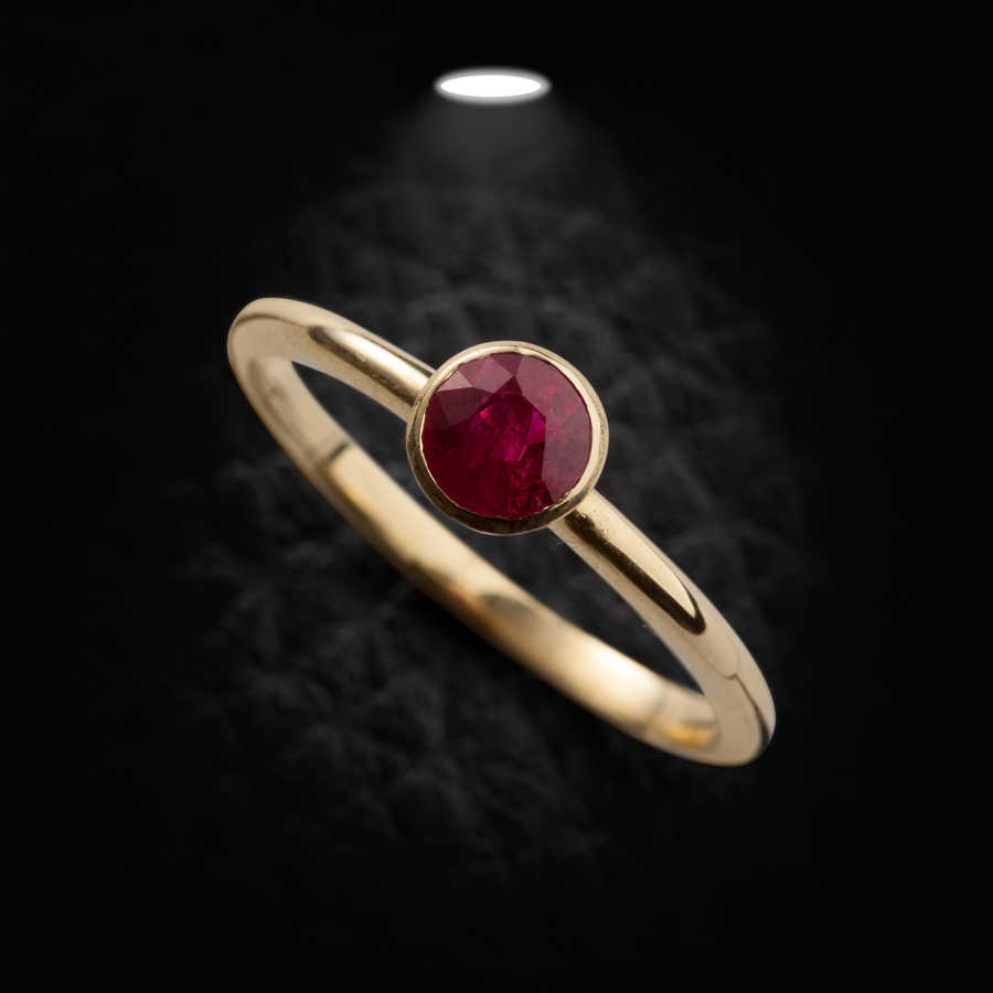 טבעת אירוסין אבן אדומה 