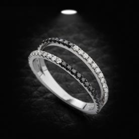טבעת אירוסין יהלם שחור ולבן