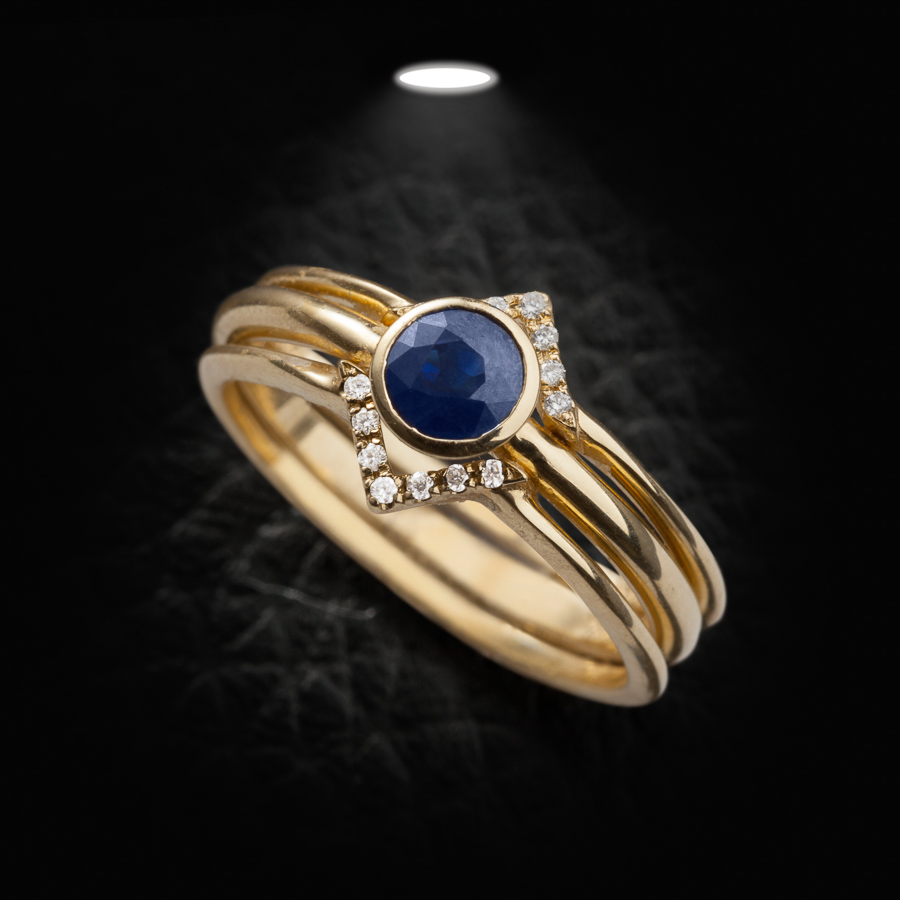 טבעת אירוסי אבן כחולה ויהלומים