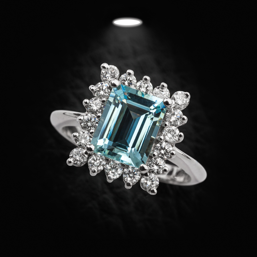 טבעת אירוסין יהלום כחול מרובע