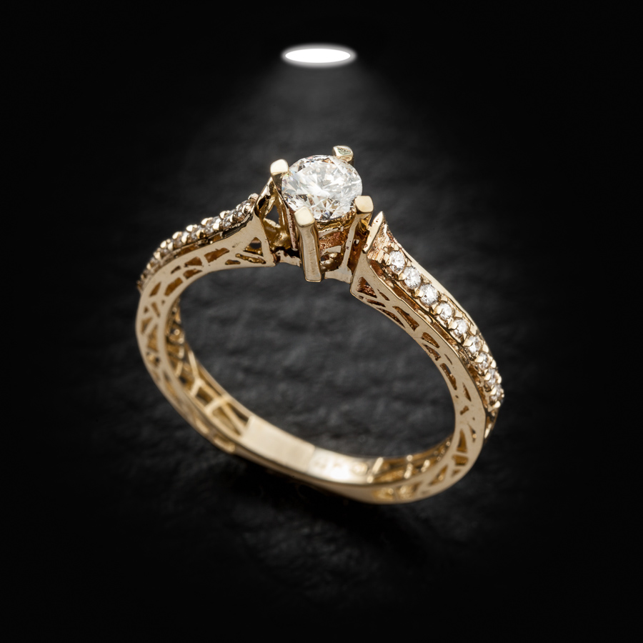 טבעת אירוסין זהב צהוב עם חריטות