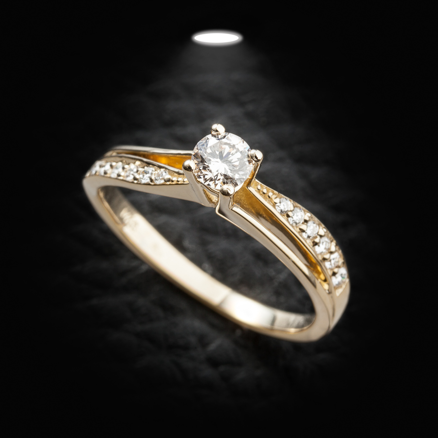 טבעת אירוסין גלית עם יהלום עדין