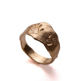 טבעת נישואין עם טביעות יד 