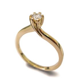 טבעת משובצת יהלום לכלה