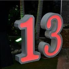 המספר 13 בצבע אדום אותיות ענק לאירועים