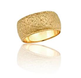 טבעת נישואין מעוטרת