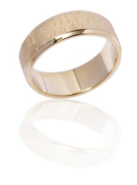 טבעת נישואין מבריקה עם דוגמא