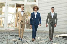 חליפת חתן: חליפה בצבע חרדל, חליפת שלושה חלקים, חליפה בגזרה ישרה, חליפה בדוגמה חלקה, חליפה בצבע כחול - ESPANOL אספניול אופנה וחתנים
