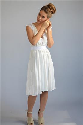 שמלת כלה: שמלת מיני, שמלה בסגנון קלאסי, שמלה עם תחרה, שמלה בצבע לבן - אורית ברזלי שמלות כלה