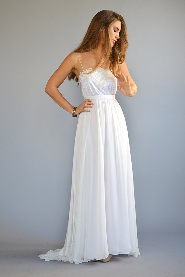 שמלת כלה: שמלה בסגנון רומנטי, שמלה בסגנון קלאסי, שמלה עם תחרה, שמלה בגזרת סטרפלס, שמלה בצבע לבן - אורית ברזלי שמלות כלה