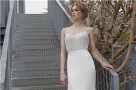 שמלת כלה: שמלה עם כתפיות דקות, שמלה בסגנון רומנטי, שמלה בסגנון קלאסי, שמלה עם תחרה, שמלה עם מחשוף, שמלה בצבע לבן - לימור רוזן