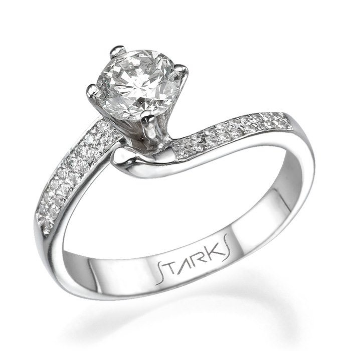 טבעת זהב לבן עם אבן בעיצוב 