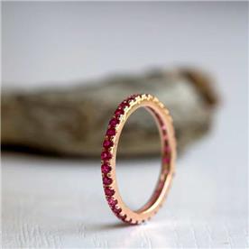 טבעת אירוסין משובצת יהלום רובי