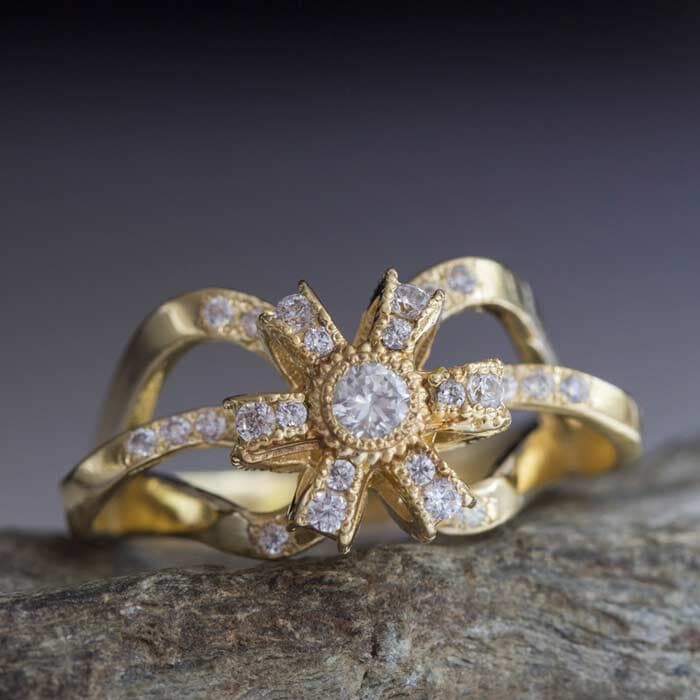 טבעת מעוצבת פרח עם יהלום 