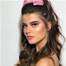 איפור להדגשת עצמות הלחיים מאפרות מקצועיות במרכז