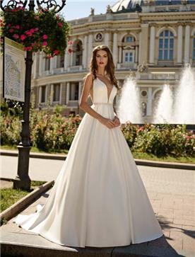 שמלת כלה: שמלה בגזרה נשפכת, שמלה עם כתפיות עבות, שמלה בסגנון רומנטי, שמלה בסגנון קלאסי, שמלה עם תחרה, שמלה עם מחשוף, שמלה בצבע לבן - ROZAN רוזאן
